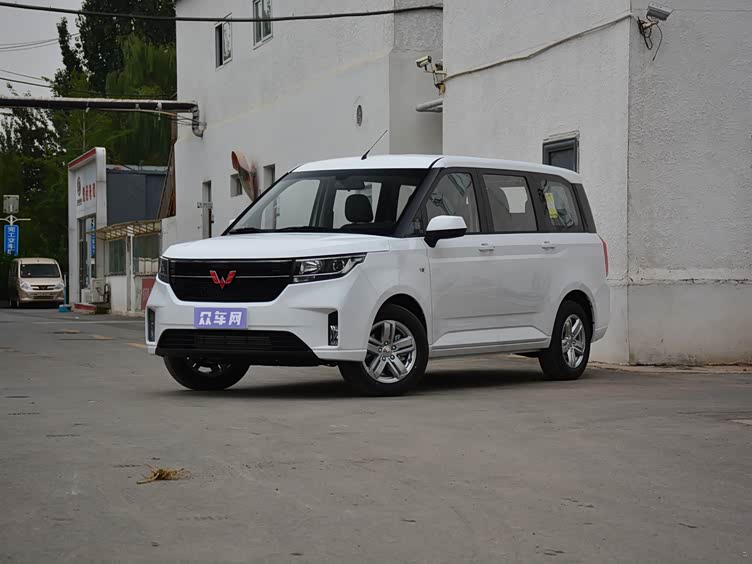 五菱宏光mpv2020新款,2020五菱宏光最新款 自主品牌mpv五菱宏光plus月销3120辆